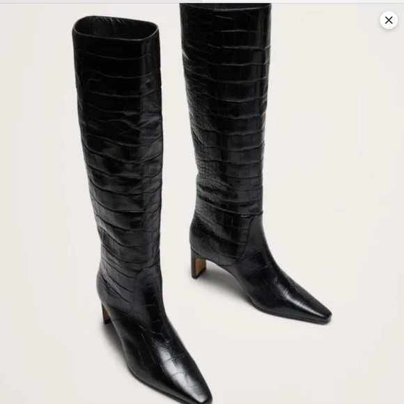 BANANA REPUBLIC ITALIAN EMBOSSED LEATHER MID-HEEL BOOT - Picture 1 of 4